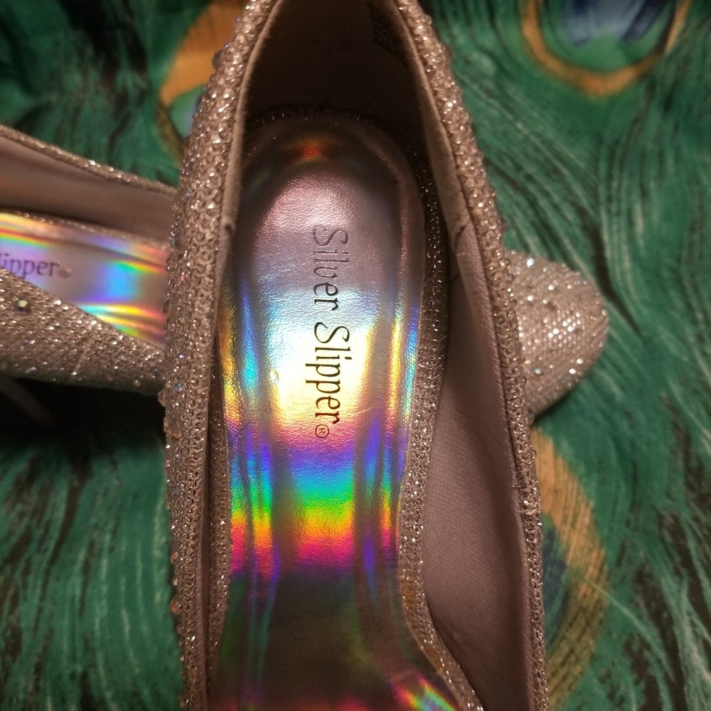 Silver slipper - Picture 2 of 4